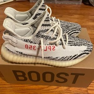 Yeezy Boost 350 v2 Zebra